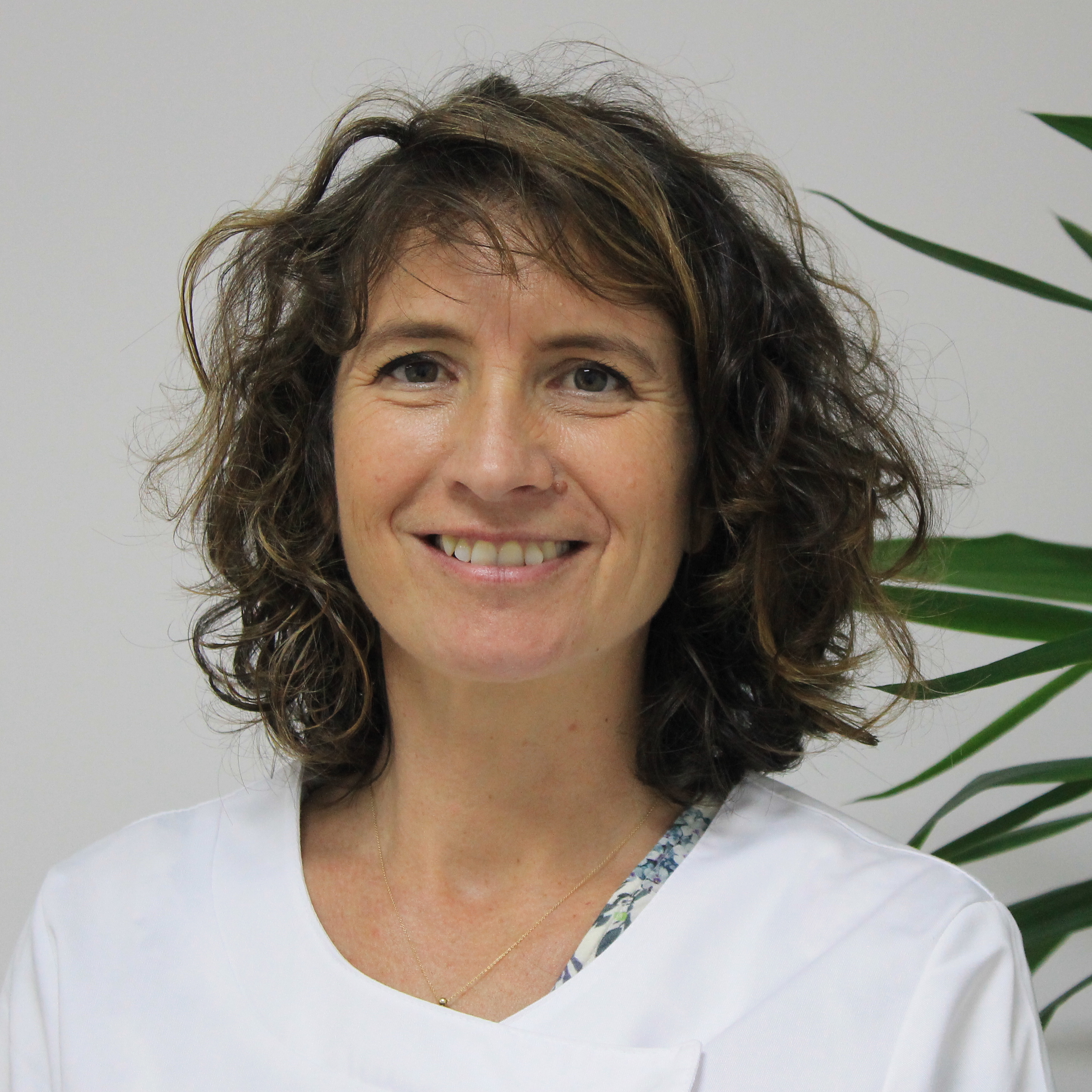 Elise Leolli Elise Leolli - Diplômée en Masso-kinésithérapie